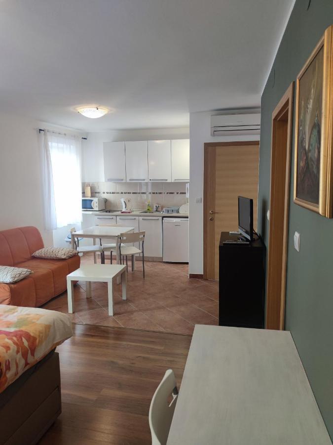 Apartment Casa Nova Ровин Екстериор снимка