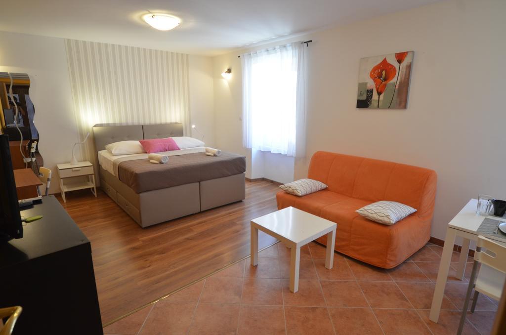 Apartment Casa Nova Ровин Екстериор снимка