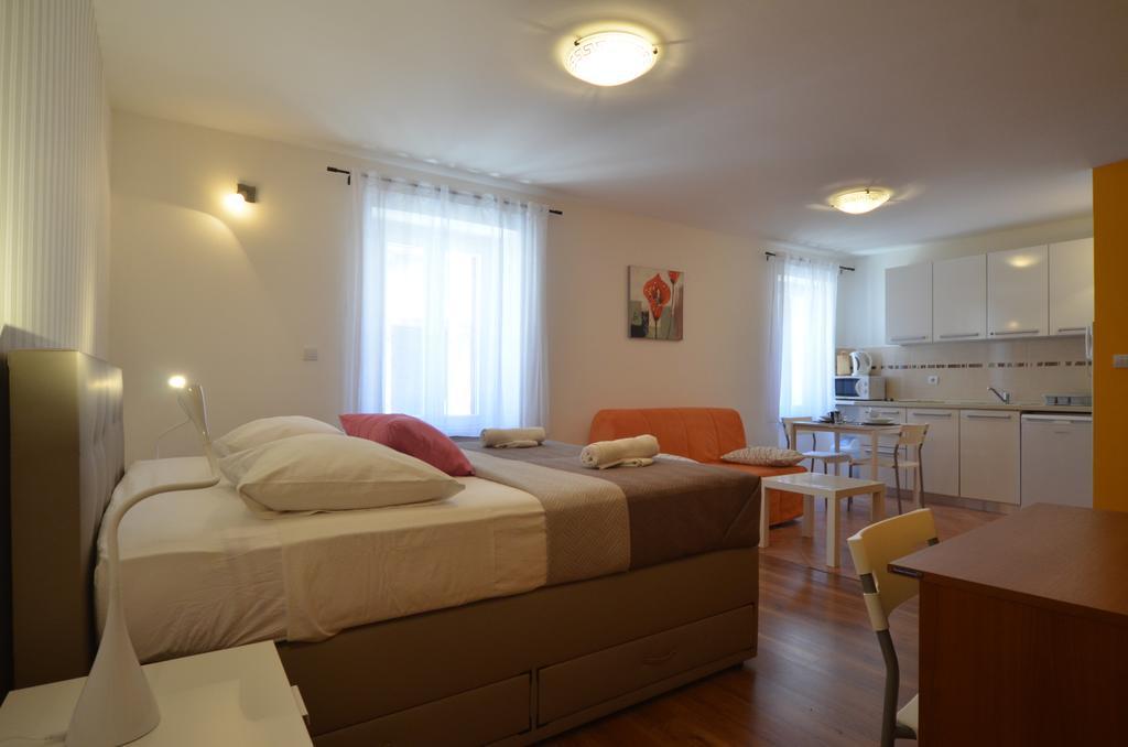 Apartment Casa Nova Ровин Екстериор снимка